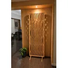 Panel de madera con patron de hojas